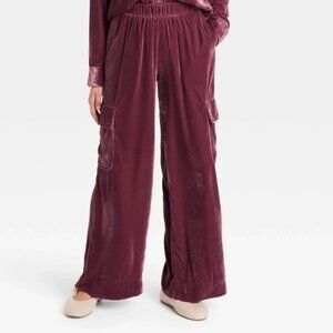 Universal Thread Mid-Rise Wide Leg Velvet Cargo Pants